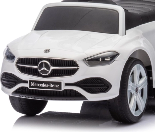 Détails réalistes au style MERCEDES
