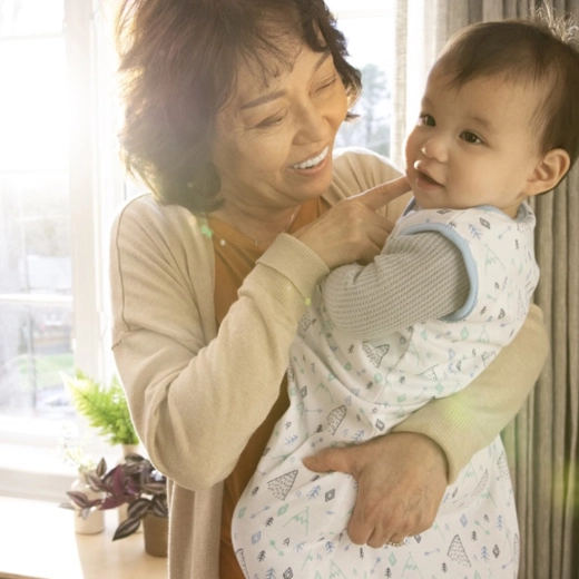 Easy nighttime diaper changes thanks to the long zipper