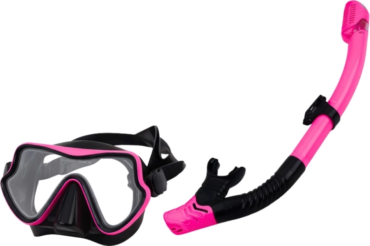 Wide underwater view