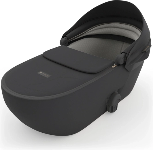 Spacious carrycot from birth