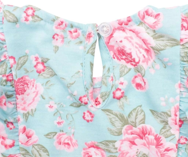 Easy dressing thanks to back fastening