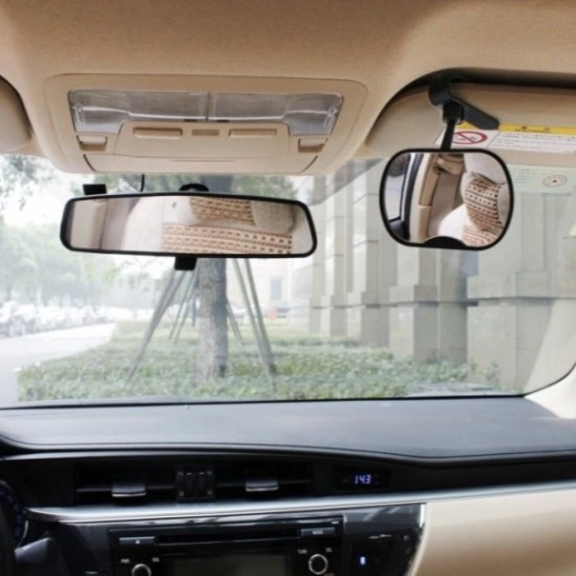 Vue grand angle grâce au verre convexe