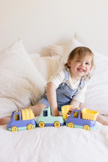 Assemblez les véhicules et créez le petit train Simple.