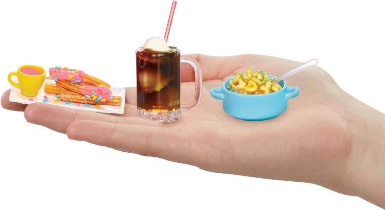 Hyper-realistic details and mini accessories