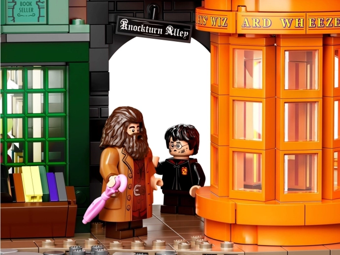 Iconic shops and minifigures
