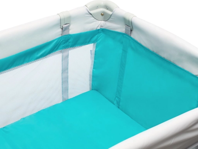 Adjustable hanging bassinet for the smallest