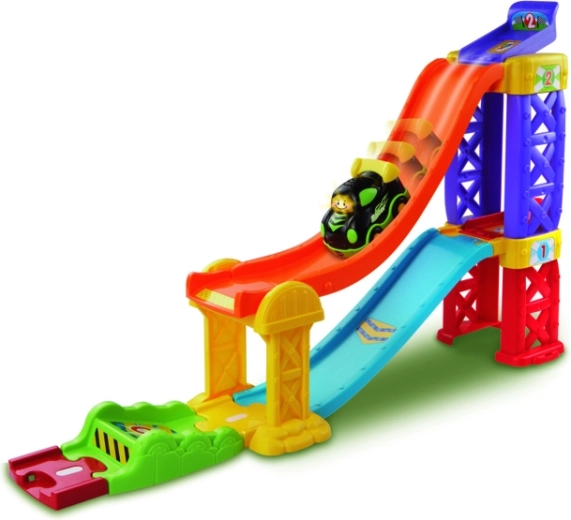 Bunte Rampe und Auto für kleine Kinderhände