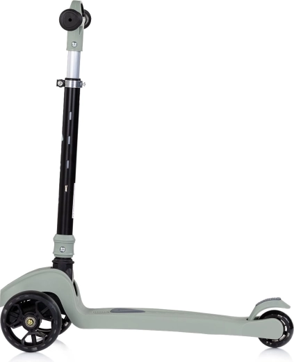 Stable three-wheel design for safe first rides