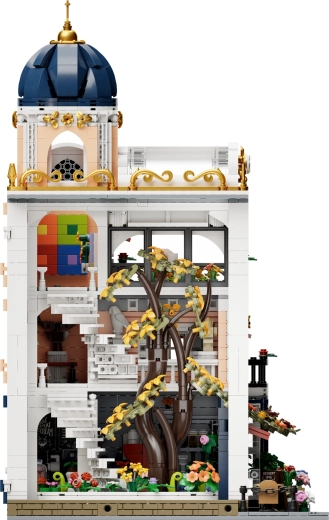 Atrium fleuri et escalier hélicoïdal