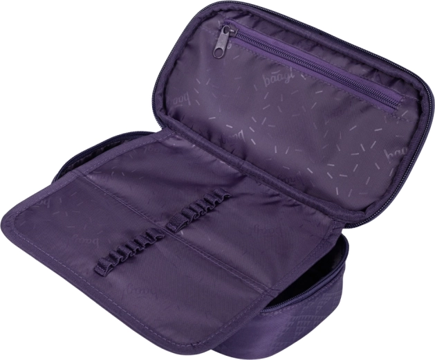 Organisation astucieuse avec poches et passants