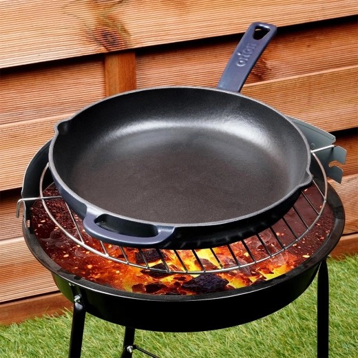 Versatile use on the hob, grill, and in the oven