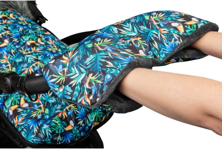 Easy and secure attachment to the stroller