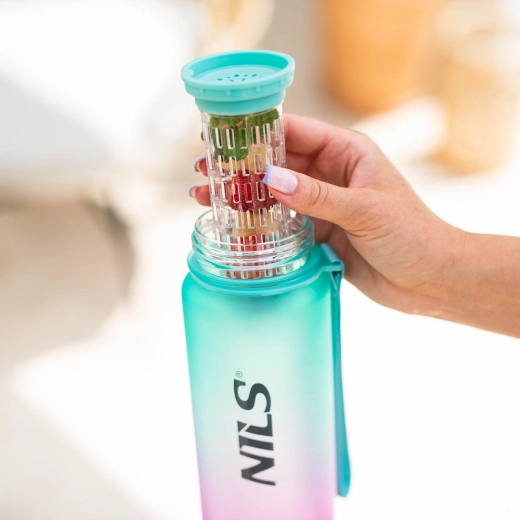 Eau rafraîchissante grâce à l’infuseur amovible