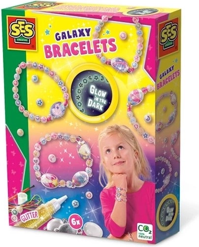 Ses bracelets lumineux dans le noir
