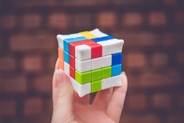 Compact handheld puzzle