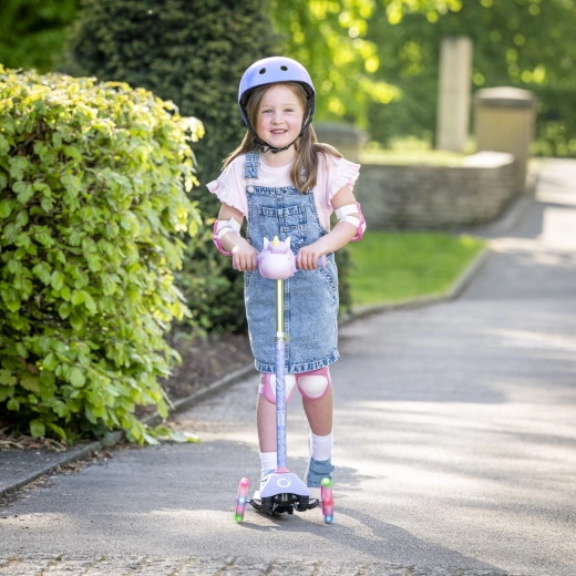 Light-up front wheels for joyful rides