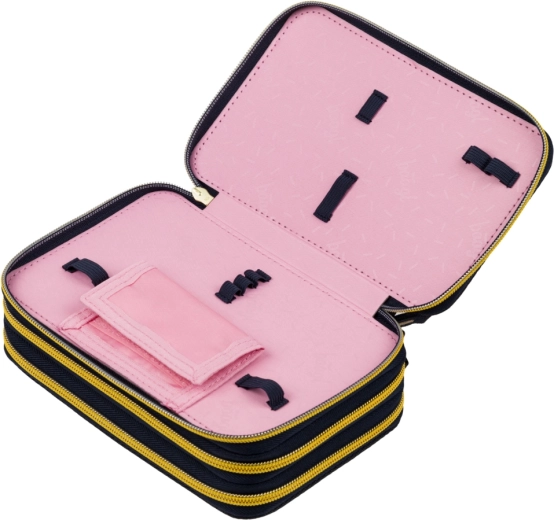 Sturdy construction and reliable YKK zippers