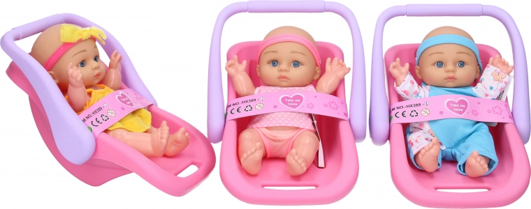 Baby in a portable seat 20 cm