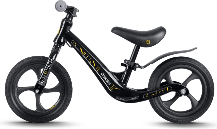 Grows with your child: adjustable saddle