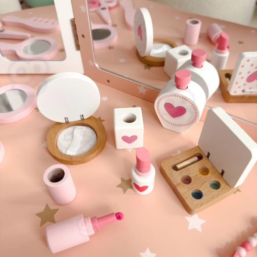 Riche ensemble d’accessoires en bois