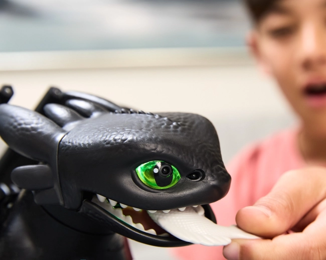 Voer en train: reageert op aanraking en beweging