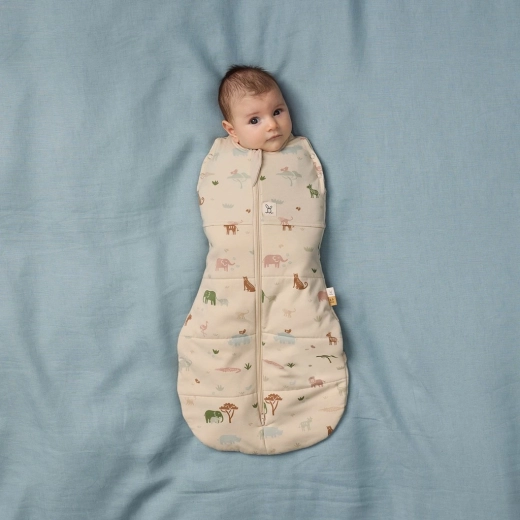 2-in-1: swaddle and sleeping bag