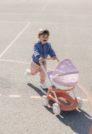 Stabiler Metallrahmen und leise Räder
