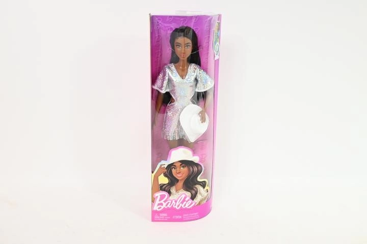 Poupée Barbie Fashionistas cow-girl en robe pailletée