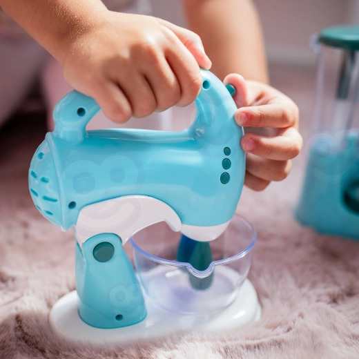 Realistischer Mixer mit Schüssel für kleine Bäcker