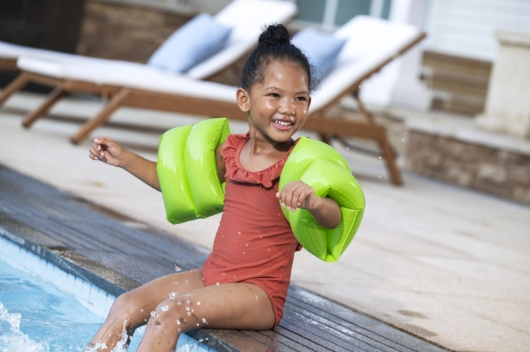 Hoge zichtbaarheid in zwembad en zee