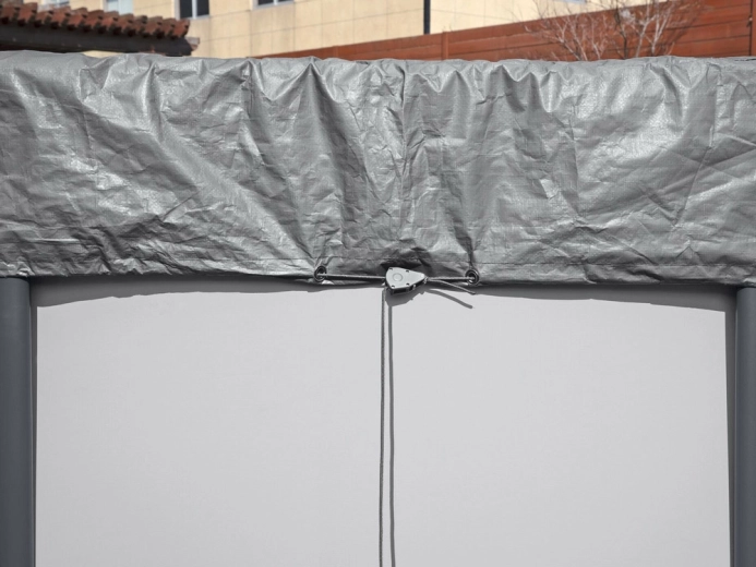 Orifices de drainage contre l’accumulation d’eau