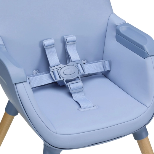 Safe seating thanks to 5-point harnesses