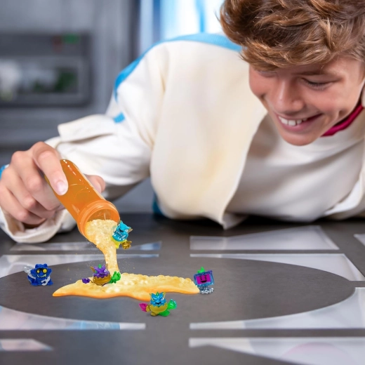 Schuimend onthullingsproces met reageerbuis