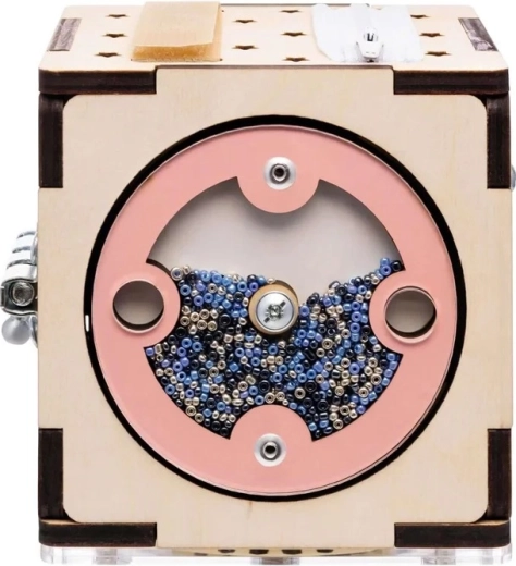 Sensorisch raampje met kraaltjes