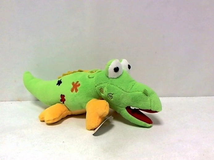 Pluchen krokodil met rammelaar voor de allerkleinsten