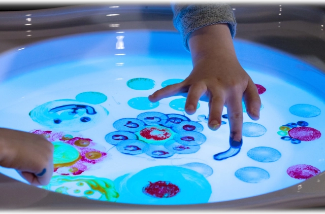 Straalt op de magische lichttafel