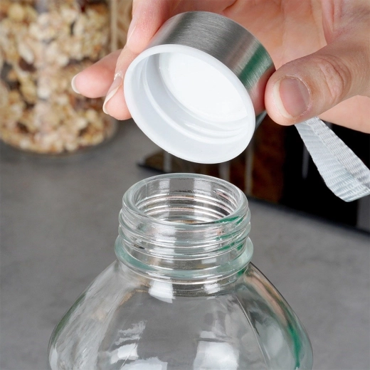 Reliable, leak-sealing metal cap