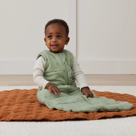 Two-way zipper for quick diaper changes