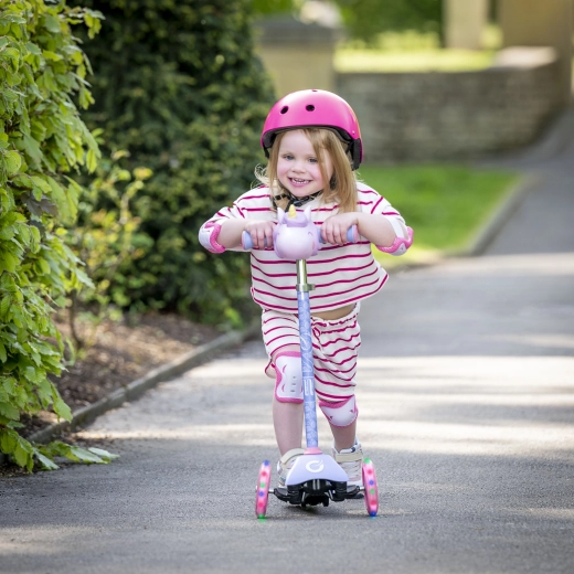 Stable three-wheel design and lean-to-steer control