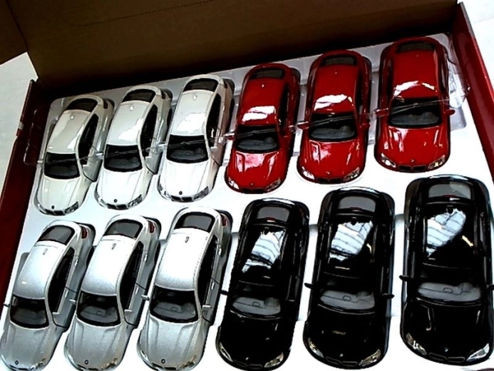 Metalen BMW X6 autootje 1:38 met pull-back aandrijving en openslaande deuren