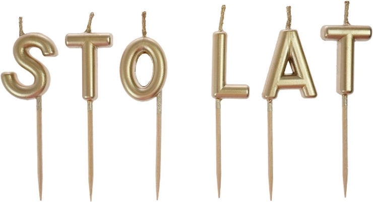 Bougies d’anniversaire formant l’inscription « Sto lat » – dorées
