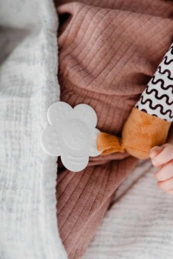 Relief for gums thanks to the flower teether