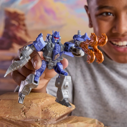 Poseable figure for dynamic poses