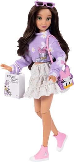 Rich set of accessories for creative play