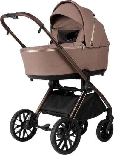 Carrycot with ventilation and sun visor