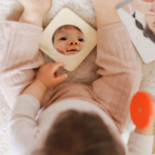 Safe mirror for first self-discovery