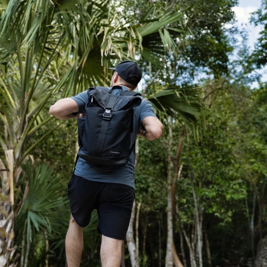 Secure roll-top closure with FIDLOCK buckle