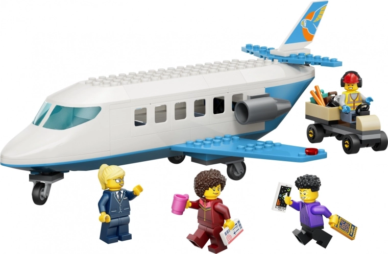 Opening fuselage and detailed cockpit