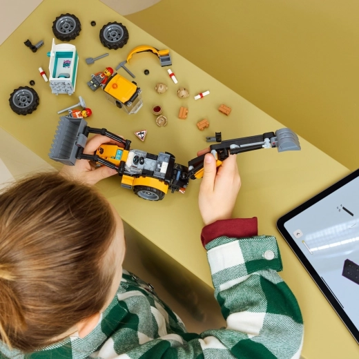 Interactive building with LEGO Builder