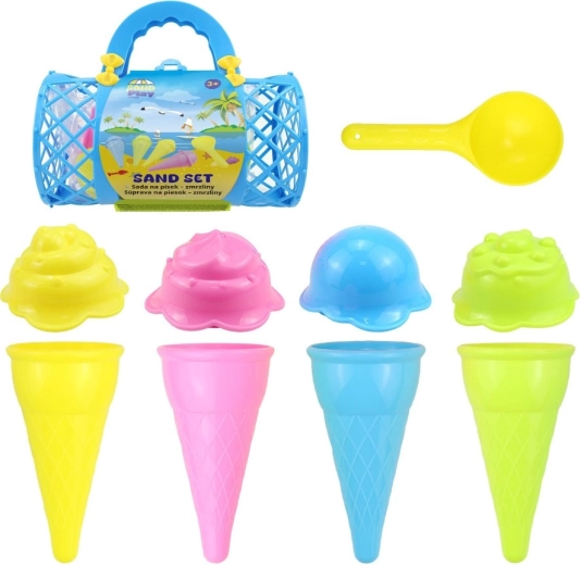 IJsjes-zandvormpjes: 4 hoorntjes en 4 bolletjes